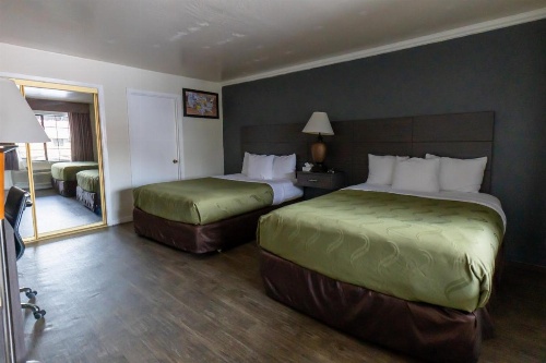 Econo Lodge Inn & Suites image 11